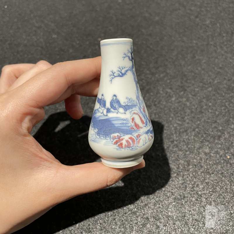 清乾隆 青花釉里红山水人物小尊 - 图3